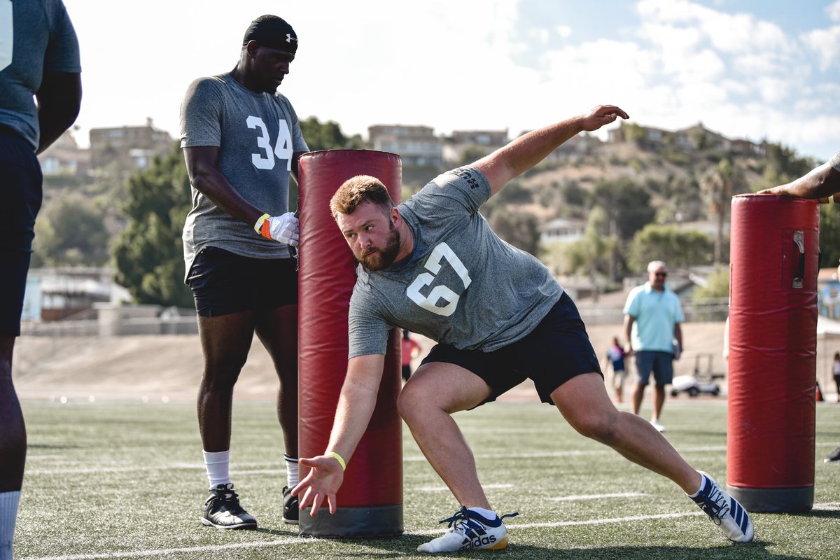 HUBFootball2020's tweet photo. Starts up front 🧱

Operating on the defensive line requires speed, power, and the willingness to get down in the trenches!

| @MylesCheatum |
| @boogiethegoat8 |
| @OfficialAthlete | 
| @BradyOpp97 | https://t.co/4jwS2pmqB6