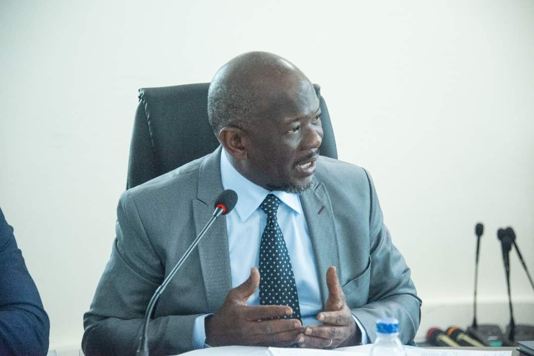 mulcv_gouv's tweet photo. 1/3 Le Dircab du MCLU, M.DIABATÉ Kaladji a présidé le mercredi dernier, une rencontre avec la #DGLCV, la #DGPI et des partenaires du privé. Cette réunion s'inscrit ds le cadre de la mise en place d’un Grpe de Travail pr la définition d’un modèle de Partenariat Public-Privé (PPP), https://t.co/I5YeskvgJm