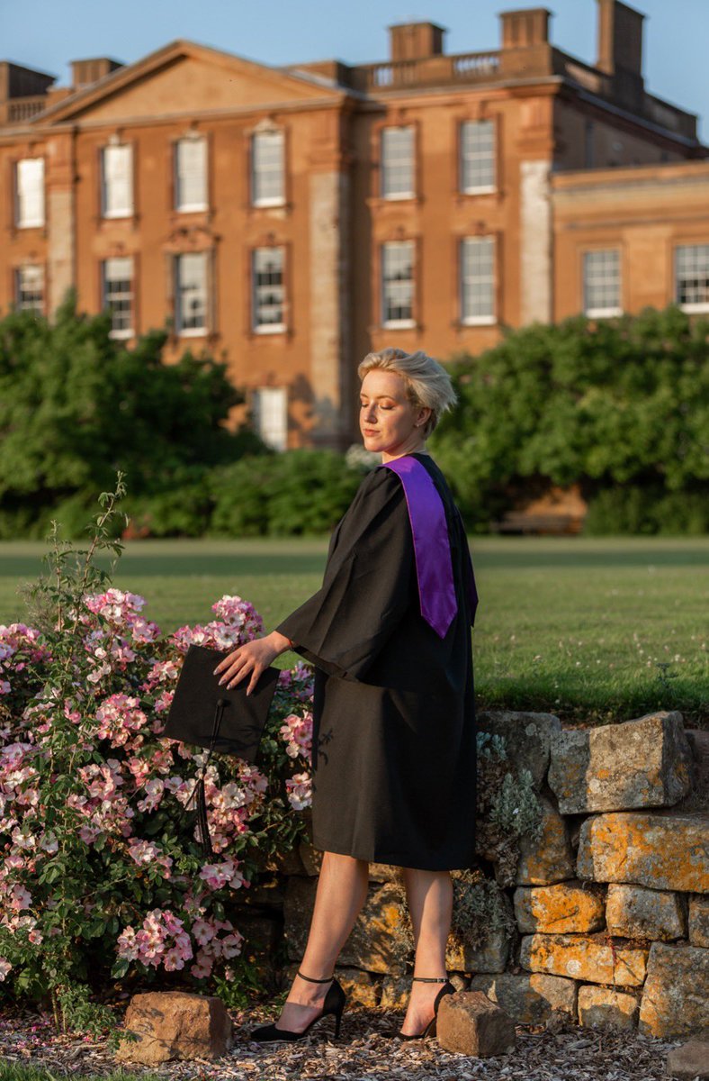 AdellExplores's tweet photo. I took some graduation photos of my best friend this month! πΈ Still fairly new to shooting portraits but this was so much fun to do.
So incredibly proud of her!
@warwickuni #graduation2021 #warwicklaw #graduationphotos #ukgraduation https://t.co/W2n1YoRboO