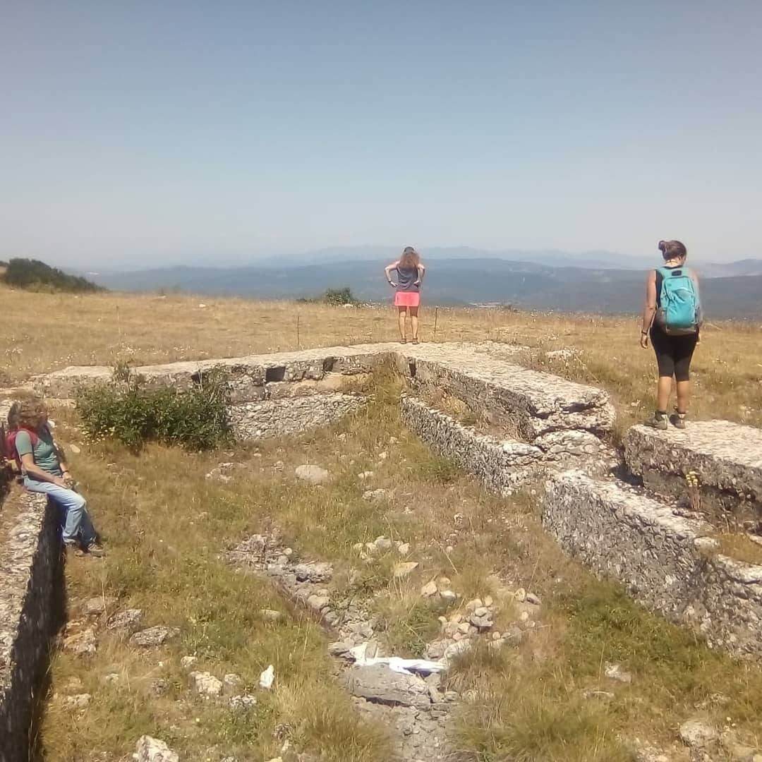 CVCantabria's tweet photo. Ayer pasamos calor haciendo la ruta "Caminando por la Historia" del  #cvpiedraenseco pero la disfrutamos muchísimo. 

#centrosdevisitantesdecantabria #surdecantabria #rutasguiadas #cantabriainfinita https://t.co/xbz7Sh2C24