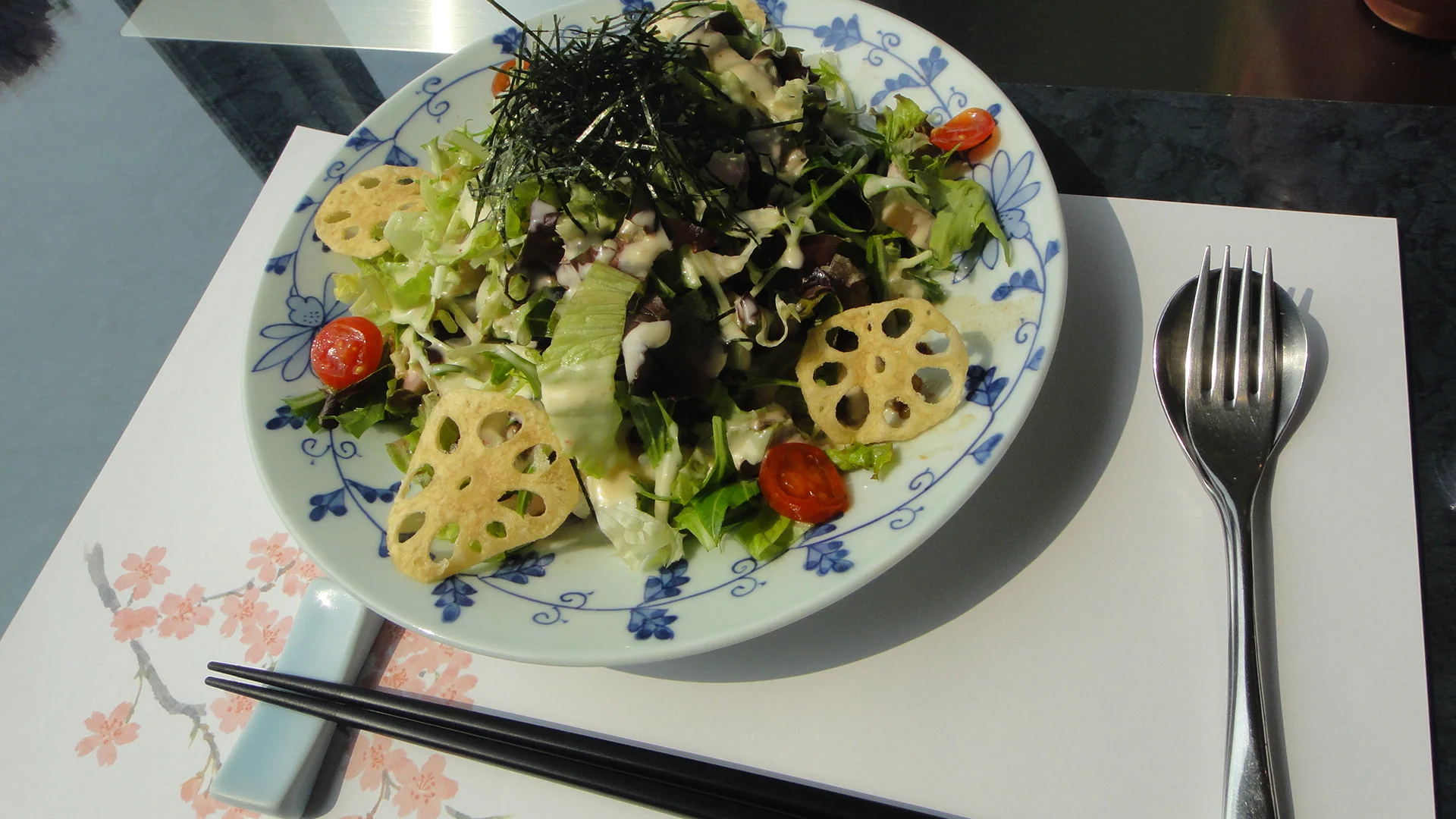 佐賀県庁上階にあるレストランでは？ロマ佐賀コラボ皿でシシリアンライスが食べられる！