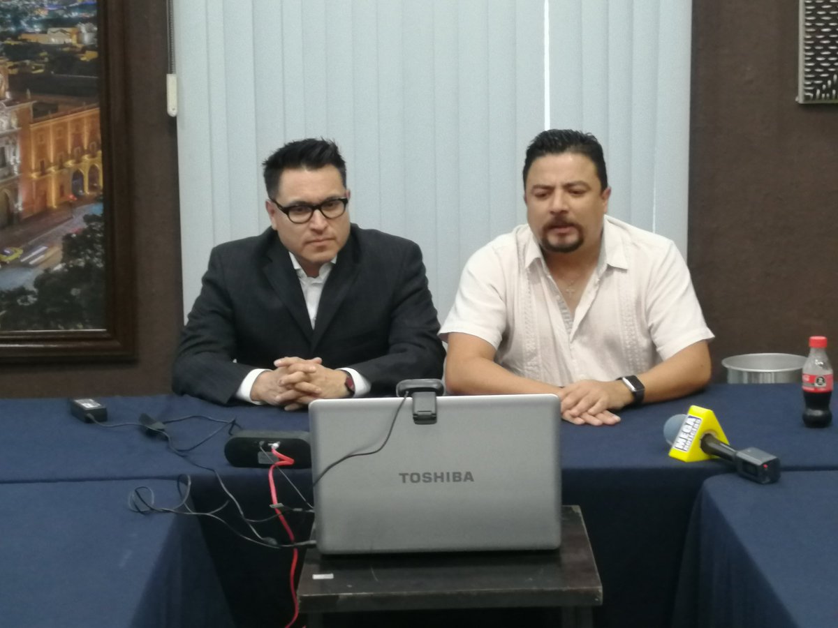 CANACOPEQRO's tweet photo. Nuestro presidente @SergioMzLeon  da conocer en rueda de prensa campaña de la @CANACOPEQRO "VACUNATE CONTRA COVID" https://t.co/hiXsOgNKqy