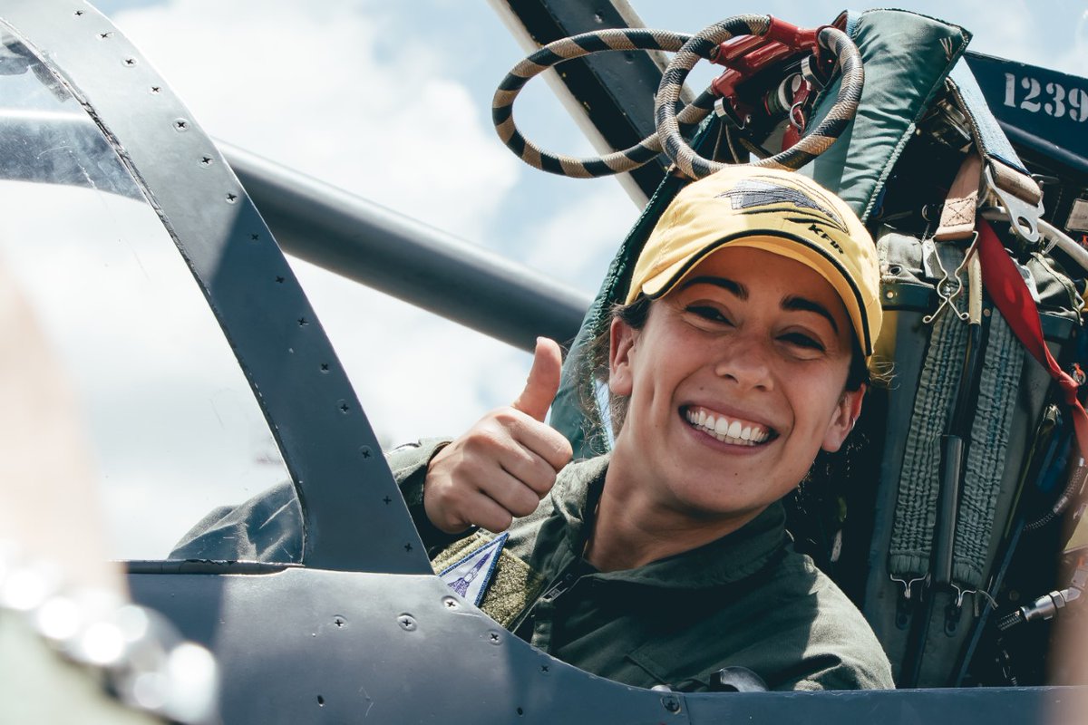 RevistaFAC's tweet photo. ¡Orgullo Colombiano!🇨🇴 La @RevistaFAC de su @FuerzaAereaCol, felicita a nuestra querida @marianapajon, por su medalla de plata en #Tokyo2020 demostrando, una vez más, por qué es la reina mundial del #bicicross 🥇🥇🥈
#MiFuerzaAérea🇨🇴
#RevistaFAC✍️✈️🚁🛰️ https://t.co/3mc3CQNEiJ