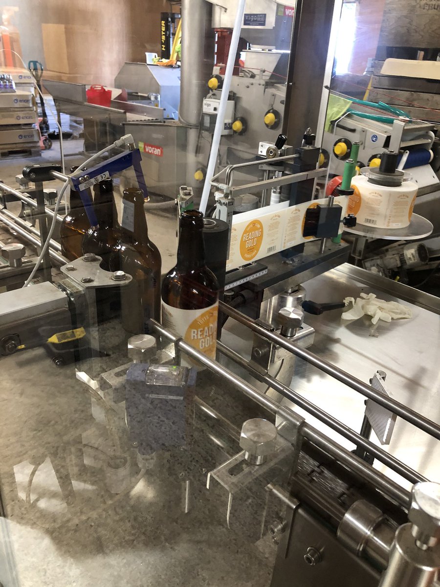 tuttsclumpcider's tweet image. Another busy afternoon yesterday bottling some more #ReadingGold 😊 #essentialsupplies #supplychain #propercider