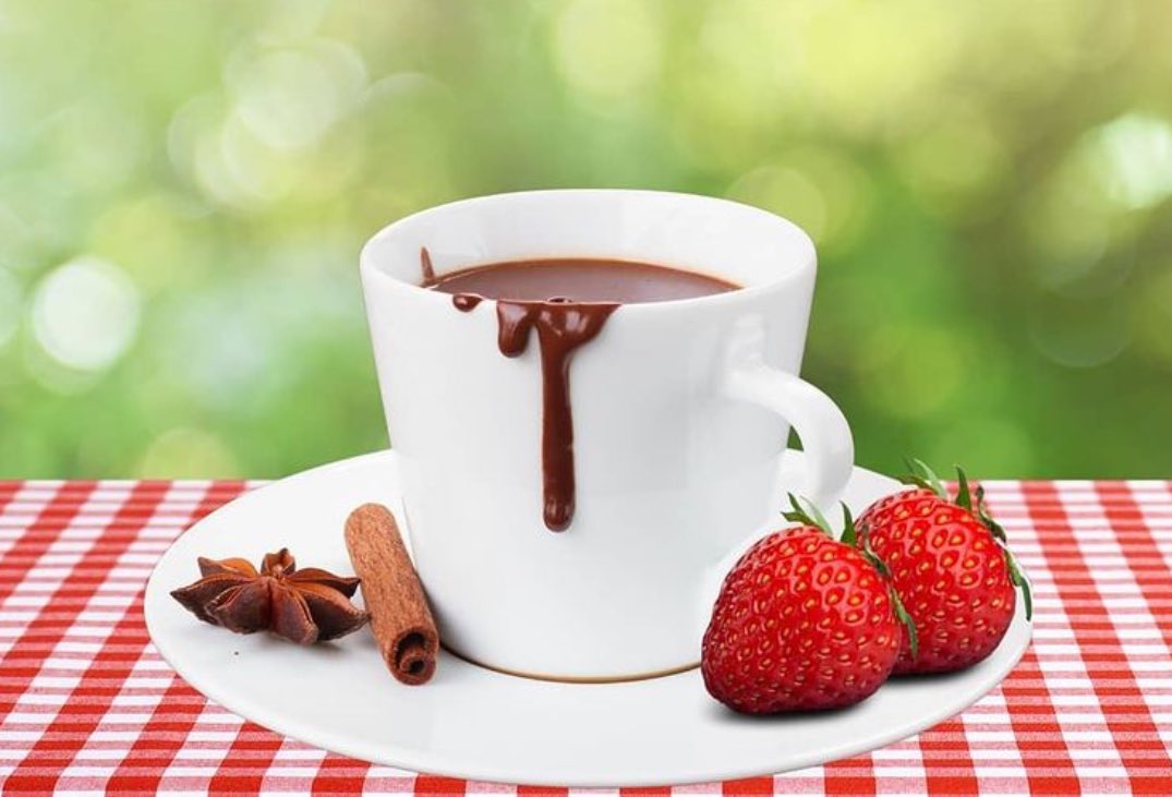 Strawberries and chocolate are a great combination! #hotchocolate #strawberry #chocolate #nutella #pancake #unclepeterspancakes #lockdown #unite2fightcorona #indiacafe #instagramreels #bestinbangalore #lbbbangalore #bangalorefoodies #bangaloreblogger #FF #FridayFun