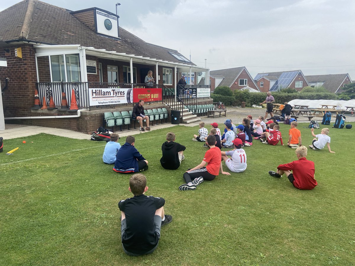 6ersCricket's tweet photo. Despite the 🌧 we’ve had a great first week of Camps as part of our club support scheme 🏏 

Skelmanthorpe CC ✅ 
Clayton West CC ✅ 

Next week we will be at Liversedge CC &amp; Emley CC 😄 

Get in touch to find out we can help your clubs junior set up 😃🏏 https://t.co/47ASc7bY2g