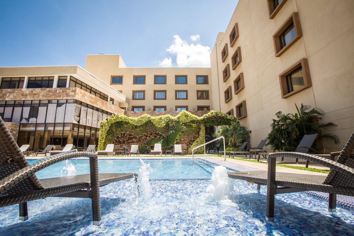 EurobuildingCor's tweet image. Vive, disfruta y siente lo mejor, teniendo una experiencia 5 estrellas con Eurobuilding Hotel &amp;amp; Suites Coro.😍⭐

¡Te Esperamos!✔️

#Pool #Venezuela #Hotel #Eurobuilding #Coro #Falcon