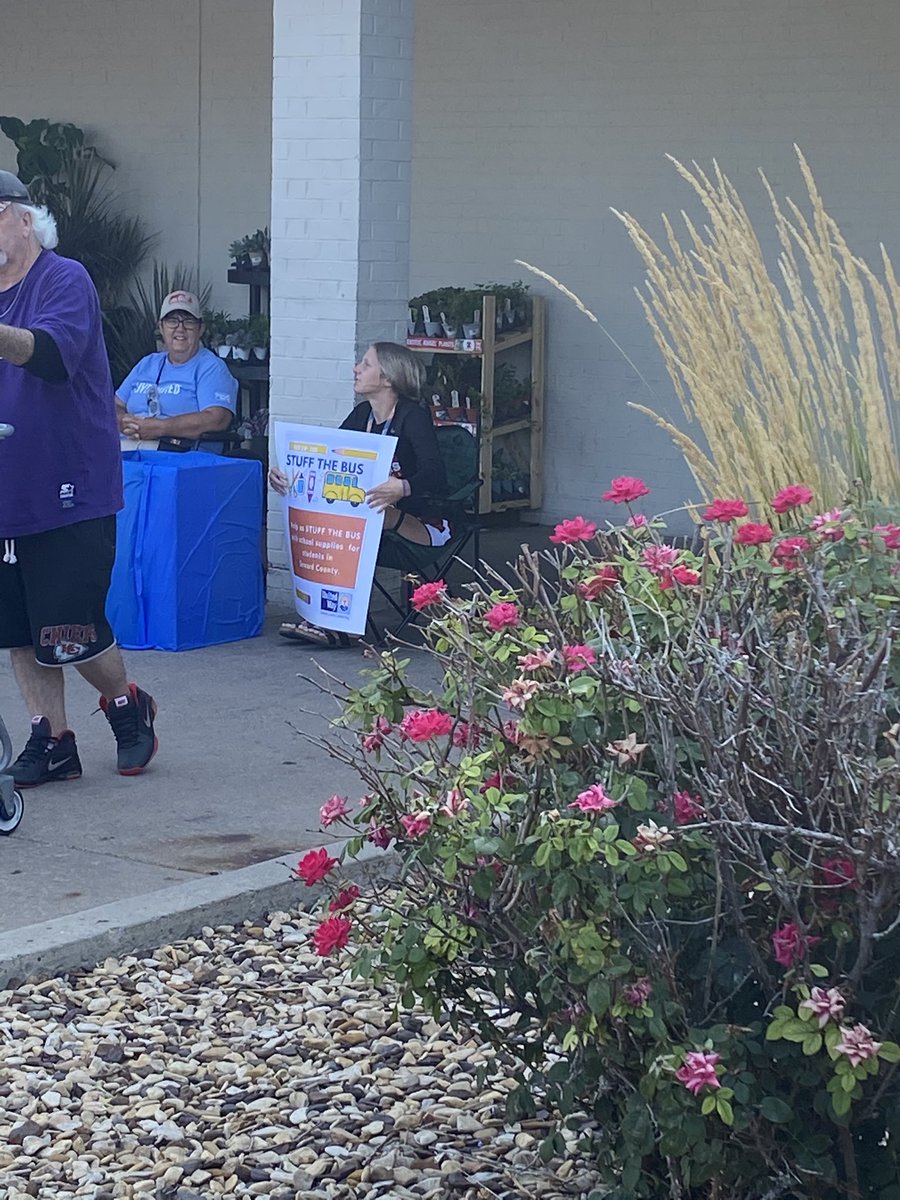 BFowler3245's tweet photo. Lady Red athletes giving back to the community. We are posted up at Dillons and Walmart come help us stuff the bus with school supplies. @LHS_Redskins #Humble #Hungry ❤️🏀 https://t.co/HS55pW0snA