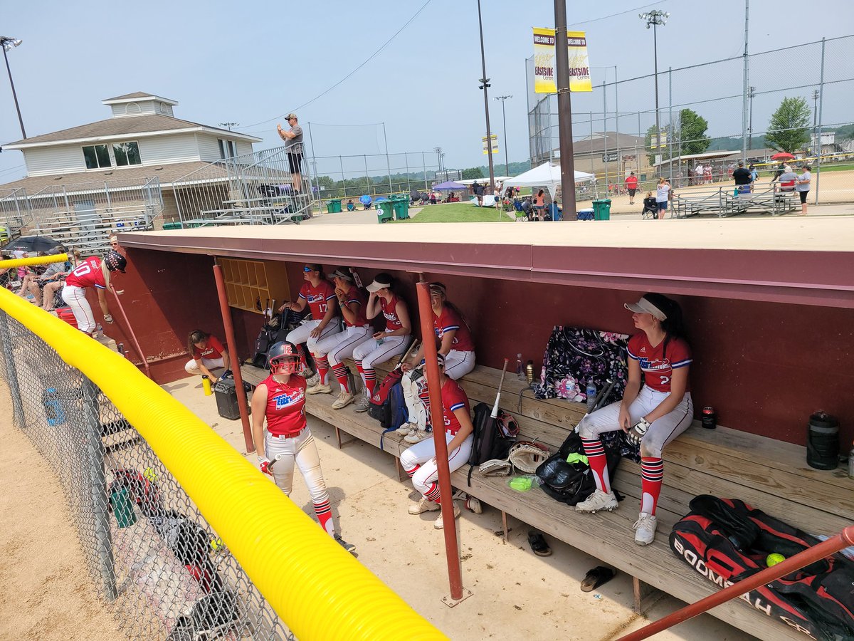 T2Smigiel's tweet photo. Thank you, ladies, for being coachable, grinding each day and for truly being a team of WE. You'll be missed! #GrittiestGroupEver #TeamOfWe #T2Proud @StriveSoftball https://t.co/3CfiGK9L0M