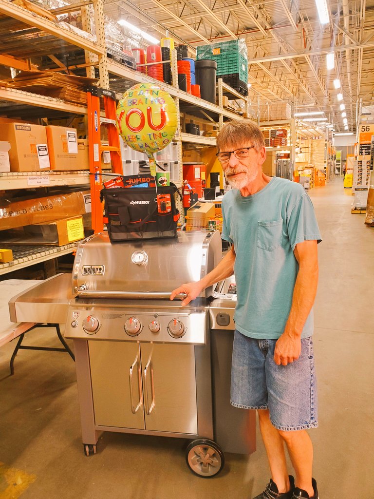 Thank you so much Chris for all you do! We are so lucky to have you as our assembler for the #hadleyproud team. Hope you enjoy your new bag loaded with snacks, drinks and tools 😊 🧡
#oneteam #onehomedepot #assemblerappreciation