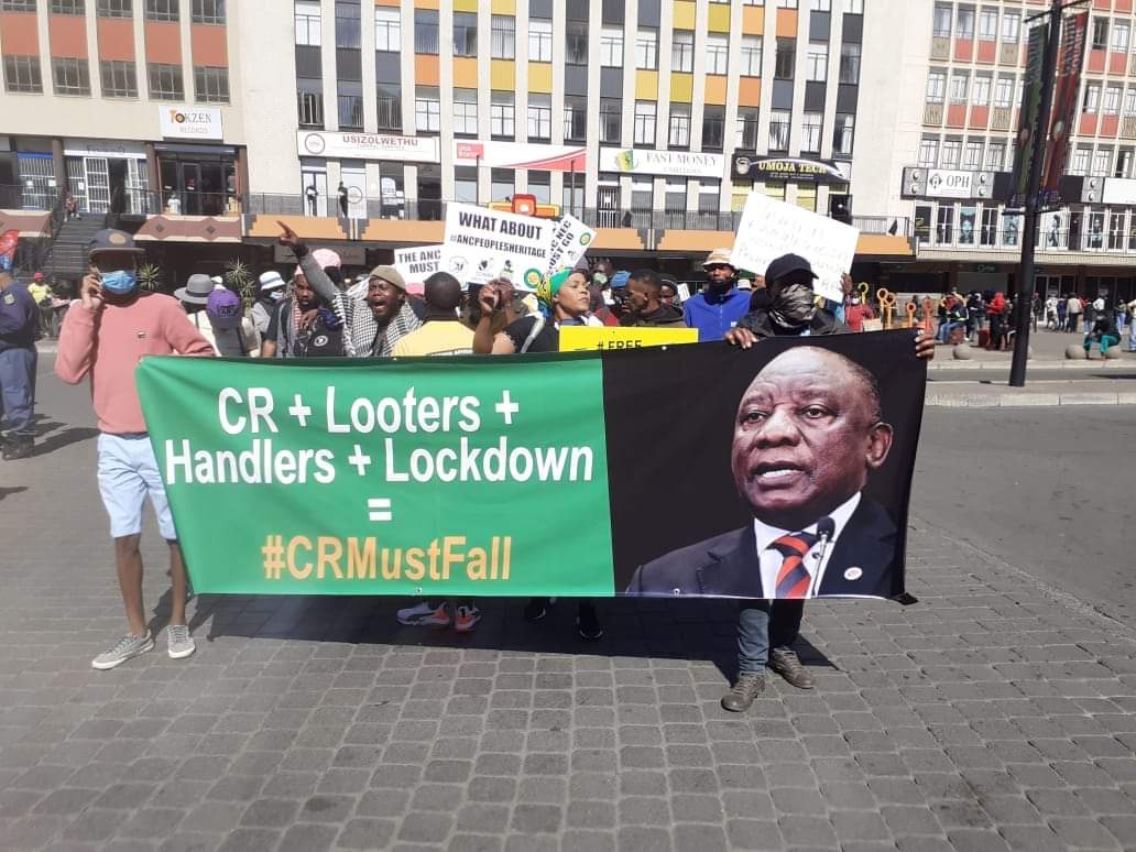 Coossa's tweet photo. #cyrilramaphosamustfall👎🏾👃🏿 #EnoughIsEnough🛑 #ALutaContinua 🇿🇦
#Aykhale 🔥
#Amandla ✊🏾
#FreeZuma 
#ANCNECmustfall👎🏾 https://t.co/MDhfPGE6hE