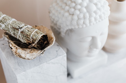 Through community engagement, we are committed to creating a safe and convenient place to interact with cannabis products.

Stop on by our one of our locations for the full Seed &amp; Stone experience. You’ll leave feeling happier than ever.

And that’s a promise! 😘