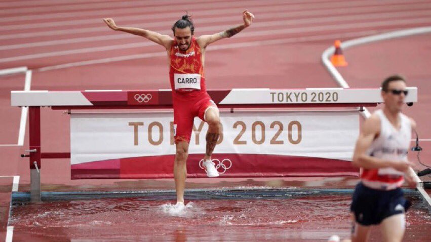 Esfuerzo, pasión y coraje. Eso demuestra <a href="/SUBETEALCARRO/">Fernando kipkemoi Carro OLY</a> cada vez que se calza las zapatillas. 
Es un honor y un privilegio que portes los colores de nuestro país. Ayer, hoy y siempre, eres un campeón. 
Grande ❤️