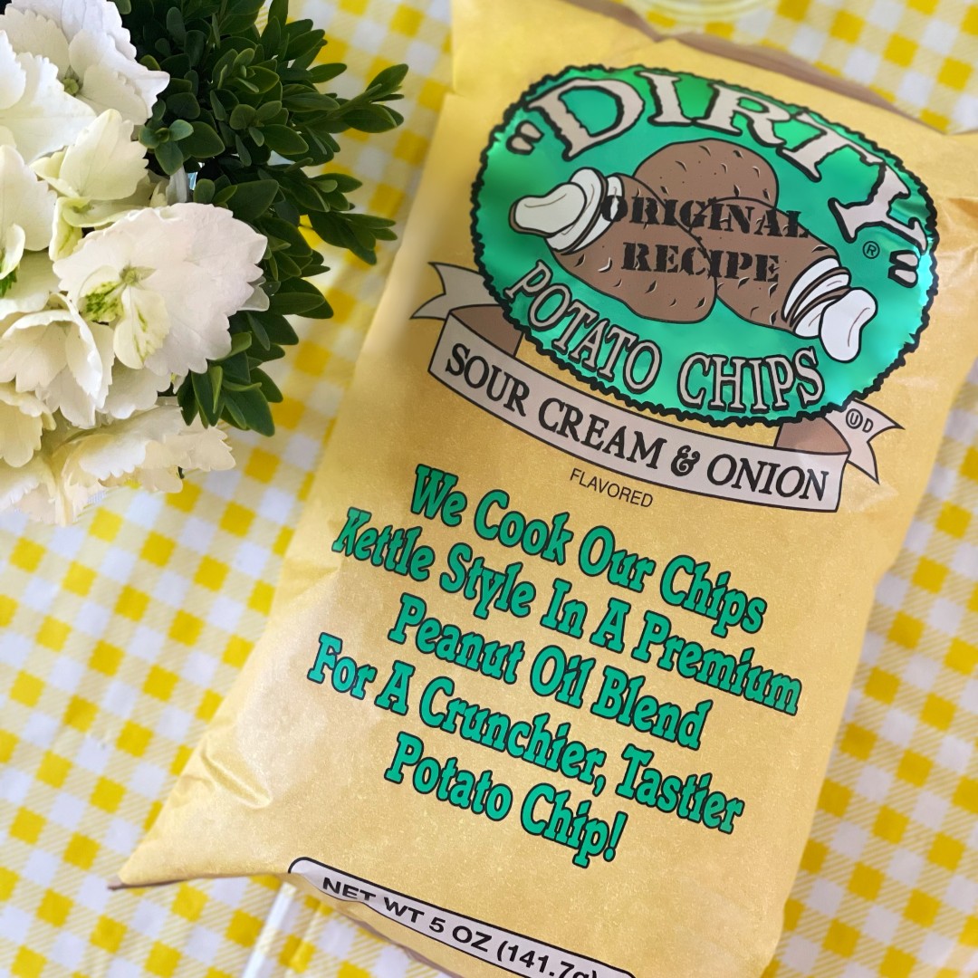 Where's your favorite spot to pick up a bag of Dirty Chips? 
.
.
.
#dirty #dirtychips #sourcream #onion #favorite #snack #potatochips #sidechip #deli #delichips #sanwich #sourcreamandonion