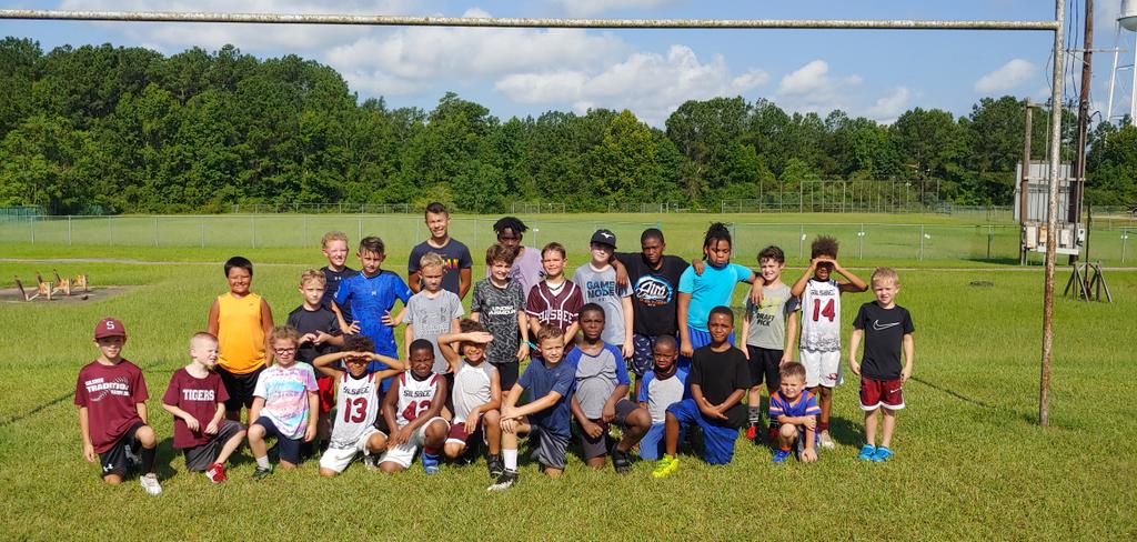 CoachSmith1234's tweet photo. Silsbee Tiger Youth football camp 2021! #TigerNation https://t.co/GTz1T1Sxnc