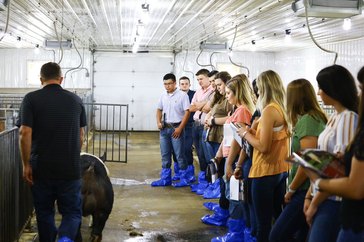 NationalSwine's tweet image. #NSR hosted the 2021-2022 #NJSA Junior Board of Directors. The retreat included learning from NSR staff, industry tours, professional development &amp;amp; a pork cooking lesson. It was an awesome few days! The NJSA has 14 very talented &amp;amp; dedicated young people leading the organization!