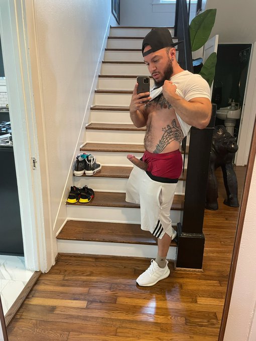 Who can make that ass clap? https://t.co/336chCw3vr