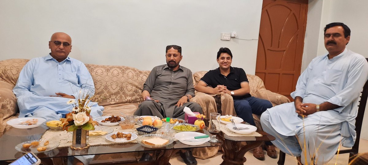 RajeshHardasani's tweet photo. Have Great Time with Respectable Friends Mr.Aajiz Dhamrah #Former_Senator &amp; Information Secretary PPP Sindh and Other Respectables at Hardasani House Sanghar .
@AajizDhamrah @MediaCellPPP @PPPInfoBureau @ImranDhamrahPPP https://t.co/CZCxP30iMk