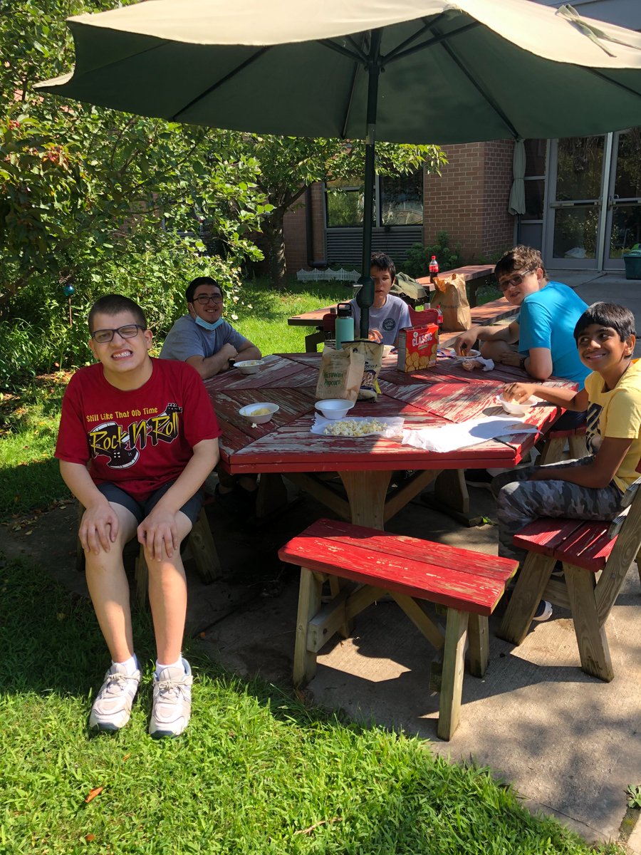 PalloneMs's tweet photo. Students learned today how to make a budget to go shopping at the grocery store! They loved their snacks! 😊

#ESY2021 #summertimelearning 

@johnfalino1 @careim2 @YoleBrady https://t.co/nPWUH5XFDu