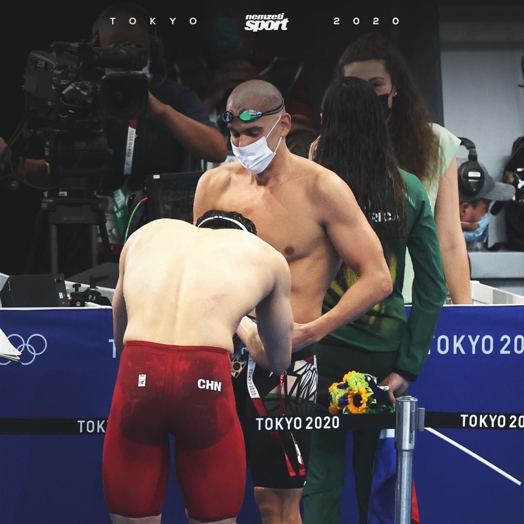 Laszlo Cseh, leyenda de la natación mundial. El húngaro ha disputado 5 JJOO y ha ganado 70 medallas (6 olímpicas). Acabó 7°en la final de los 200 estilos, su última carrera. El nuevo campeón, el chino Shun Wang, no dudó en mostrarle su admiración con una reverencia. Valores.