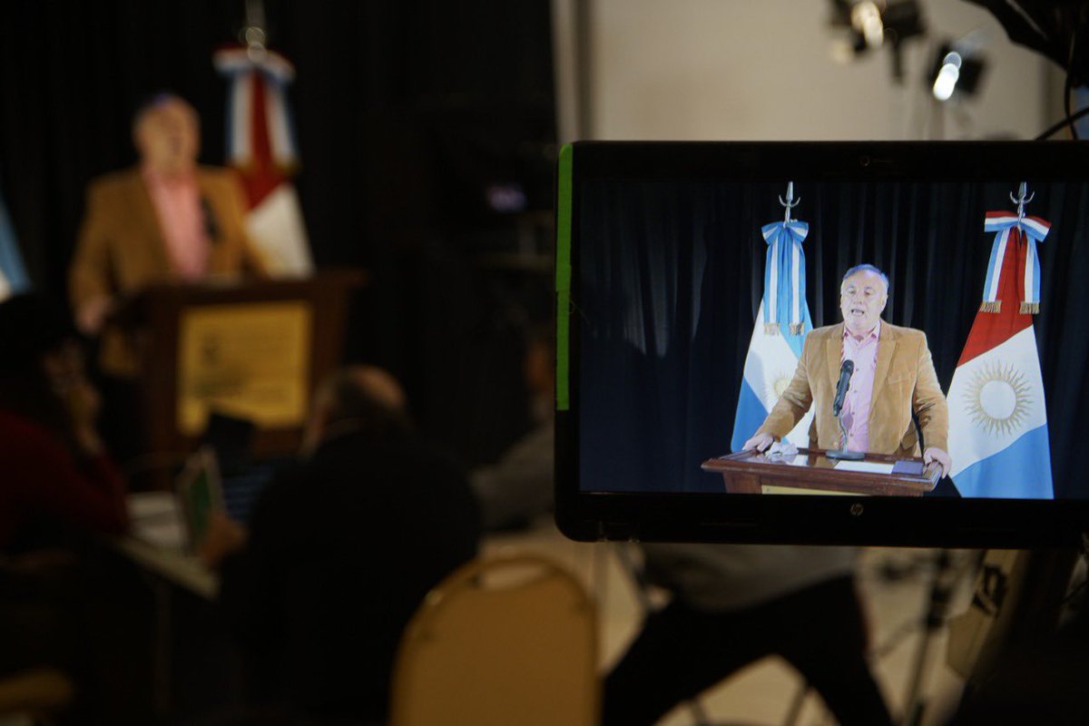 El Ministro <a href="/accastelloedu/">Eduardo Accastello</a> inauguró el Primer Congreso Internacional de Economía Social y Solidaria frente a más de 3.000 participantes de todo el mundo que sintonizaron el evento de forma virtual.