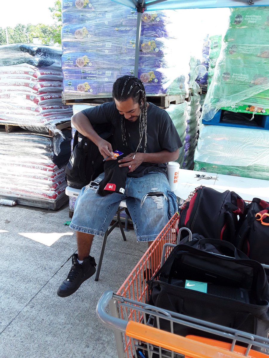 MethuenHomeDepot tweet media