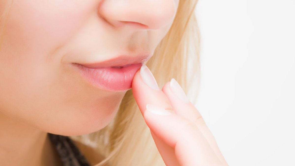 periogen's tweet photo. If you take medications and experience #drymouth, ask your doctor for a different medication, and help ease the discomfort by drinking plenty of water, eat healthy fruits and vegetables and avoid tobacco and alcohol. #TipTuesday https://t.co/t2F02Yp5zM