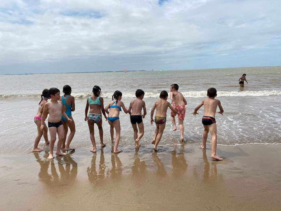 laurentdarthou's tweet photo. Engagement tenu!
Nous avions proposés à des jeunes Malemortois qui n’avaient pas la chance de partir en vacance puissent savourer un moment à la mer.
La solidarité est une de nos valeurs fortes. https://t.co/eYya60HNPq