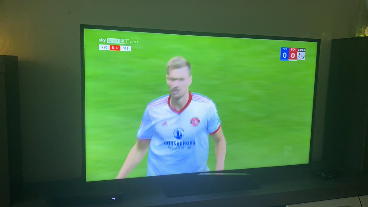 catcher1981's tweet photo. #sky wisst ihr schon wie das Spiel #KSCSVD ausgeht? #ssnhd #Bundesliga2 https://t.co/llVDimUIcM