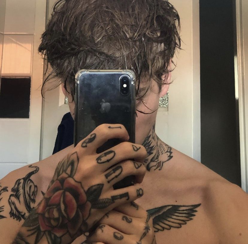 VoidStiles_drn's tweet photo. i wanna be your slave
              i wanna be your master
     i wanna make your heart beat
  run like rollercoasters
          i wanna be a good boy
 i wanna be a gangster
               cause you can be the beauty
         and I could be the monster https://t.co/6HLxW83nOK