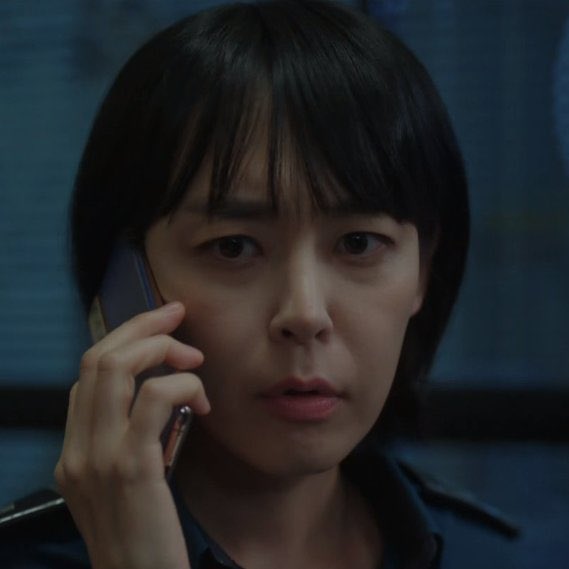 “골타팀…              “진심 아니라는 거 알아,
들어오지 말 걸          네 숨소리만 들어도.”
그랬어요…”