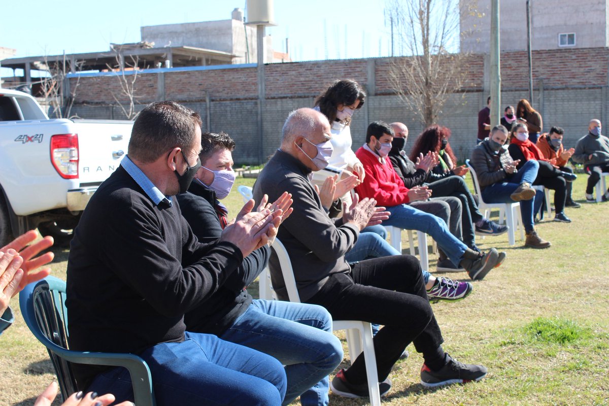 gabigiurliddo's tweet photo. 🤜🤛 Nos ayudó a fortalecer una red de 19 espacios comunitarios que están en funcionamiento actualmente y que se encargan de la contención de los y las pibas de cada sector.
✅ Avanzamos con la planificación de la segunda etapa y el desarrollo de este Proyecto.
@minsaurralde https://t.co/aR3YJfLWjx