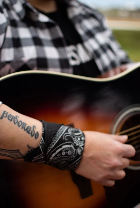 lamuyok's tweet image. Gaby Gabo, con una nominación a los Premios Gardel nos presenta su nuevo material que se puede escuchar en todas las plataformas musicales. "Baladas Raras". Leé la nota completa. ⇣ lamuy.com.ar/post/hacer-can…