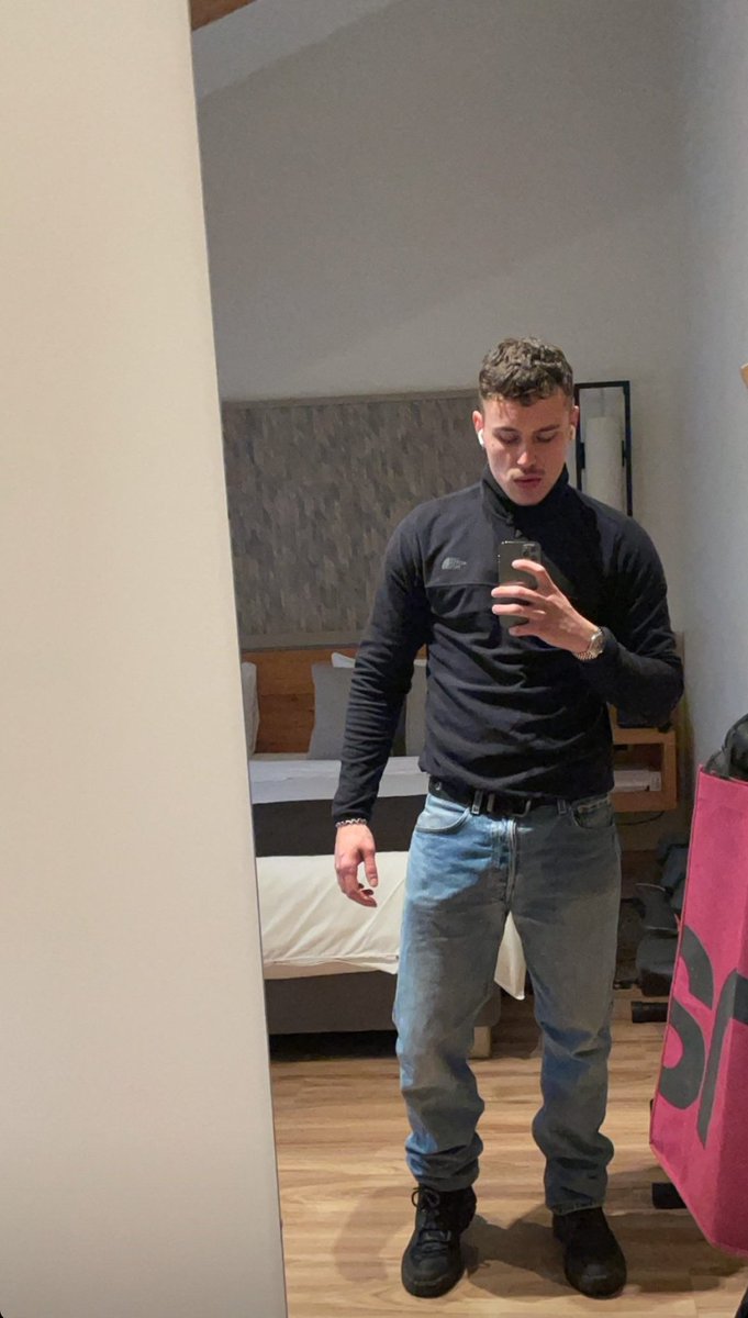 aronmode's tweet image. Pq você é tão lindo 😭🖤