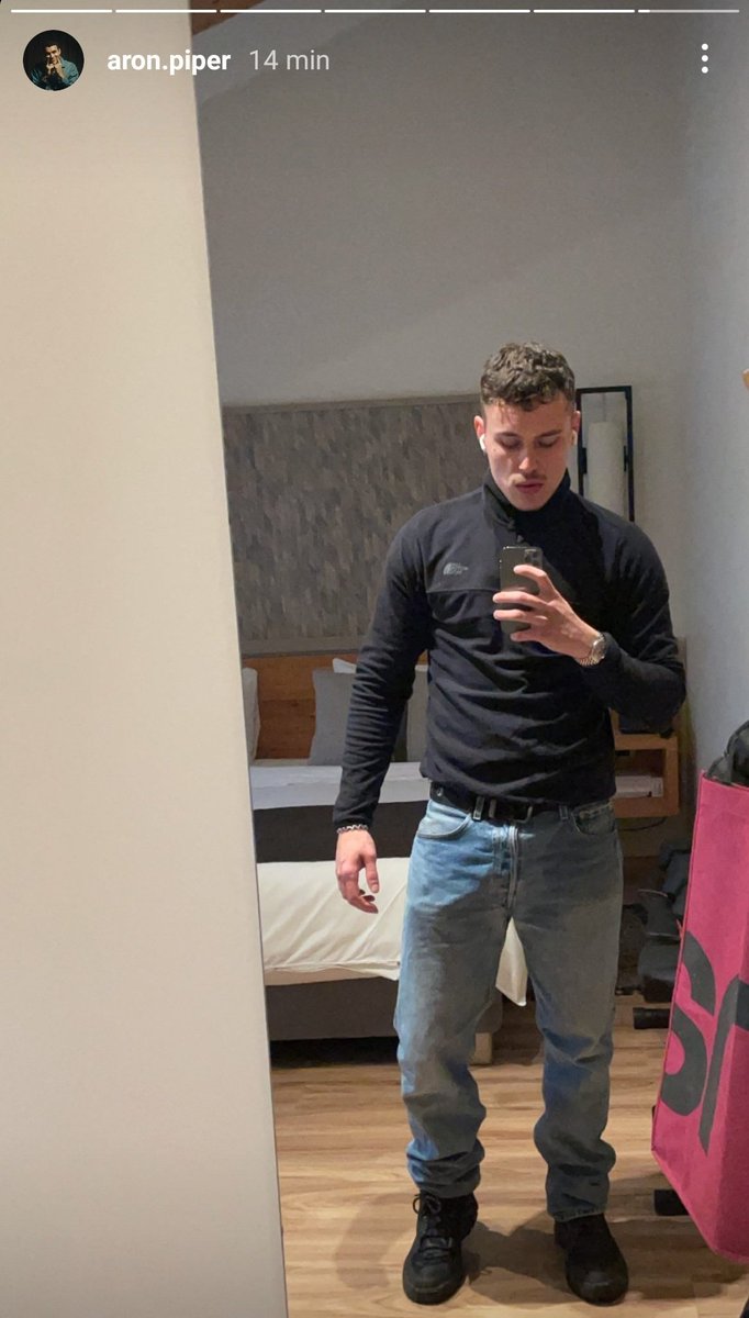 aronmode's tweet image. Pq você é tão lindo 😭🖤