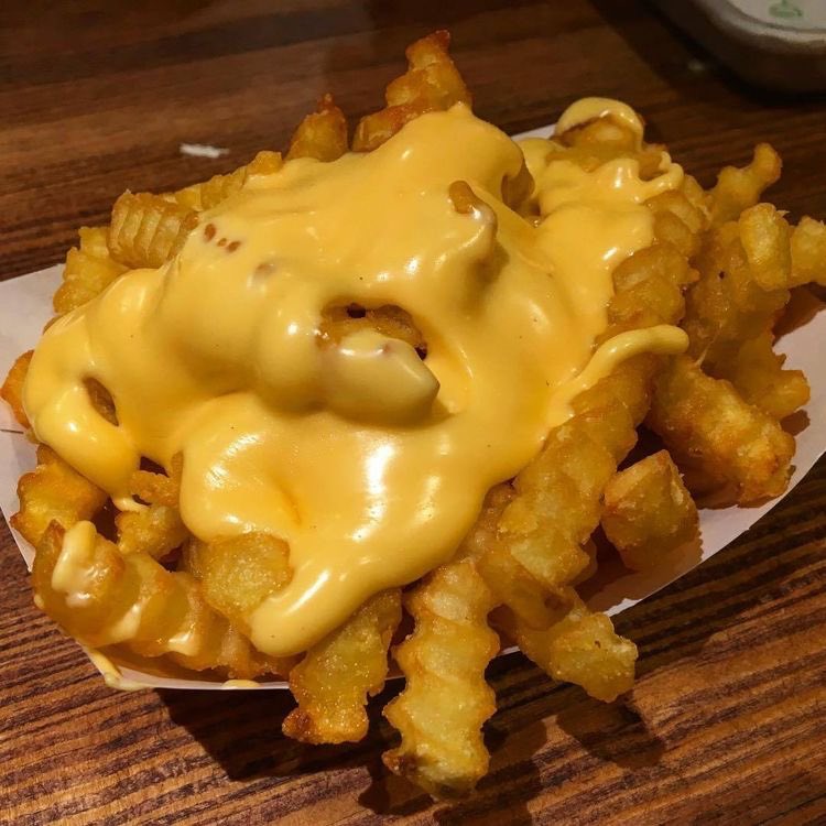 justfood's tweet photo. cheesy fries https://t.co/FiMpK9nbru