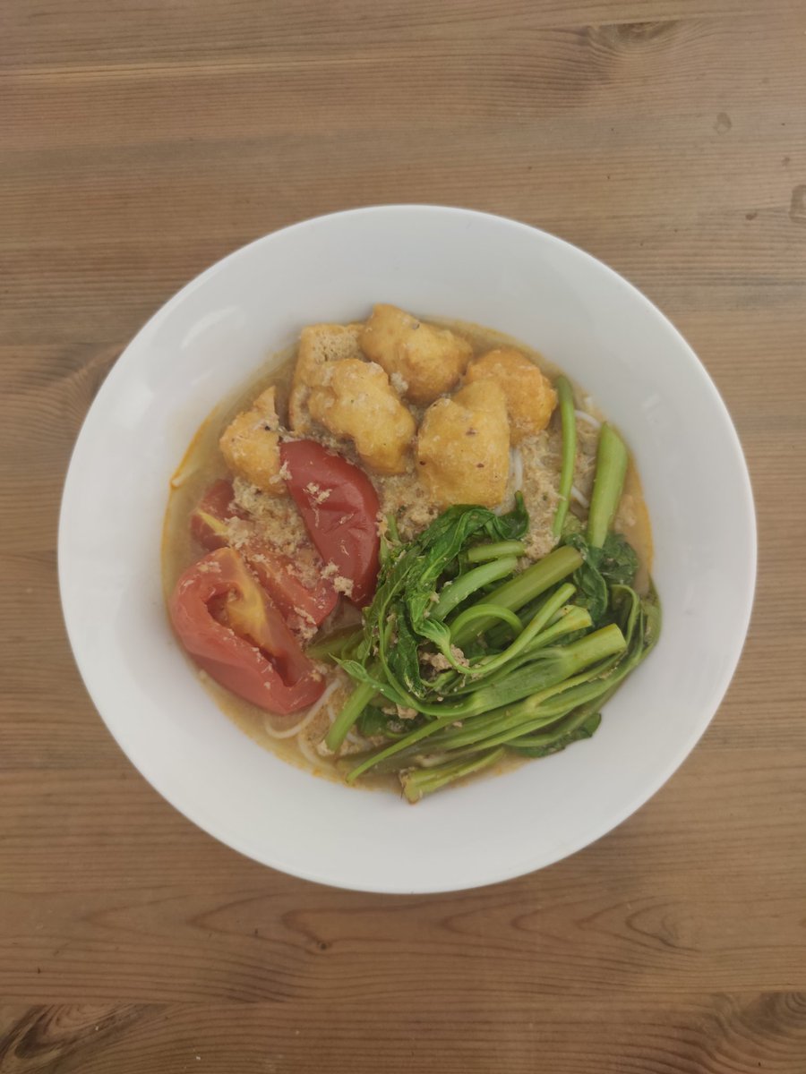 CTJFerguson's tweet photo. Day 7 in 🇻🇳 on our #worldfoodtour #ChemistsWhoCook. Lunch was a tofu bánh mì, easily the best sandwich ever invented. Canh bún (crab noodle soup) with morning glory and fried tofu for dinner. Saved the best day 'til last! Next stop will be Malaysia 🇲🇾🇲🇾🇲🇾 https://t.co/fh8HB9GYMw