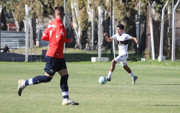 Club Atlético Platense 🇬🇧 on X: [Reserve] #TorneoLPF 🏆 #Date4 1️⃣1️⃣📸  © ️ Protocol photos of the start against Rojo in Galván. Everything # Platense supports you, Franco Valentini 💪🏼 #VamosCalamares🦑   / X