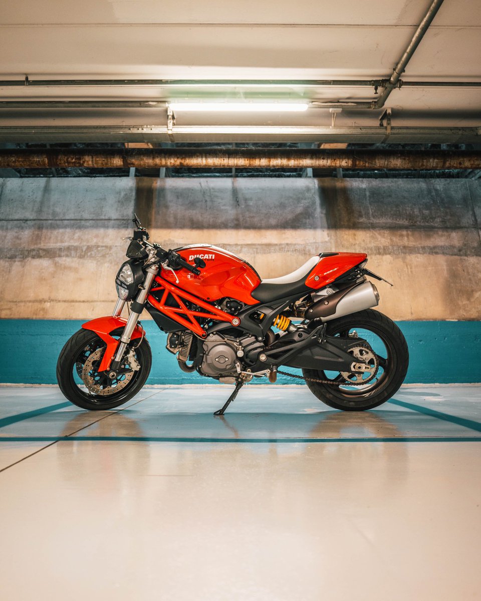 ⚡️Today I had some fun with this thing [ #Ducati ] named #Zelda 
Any bike lover out there?!? 🏆