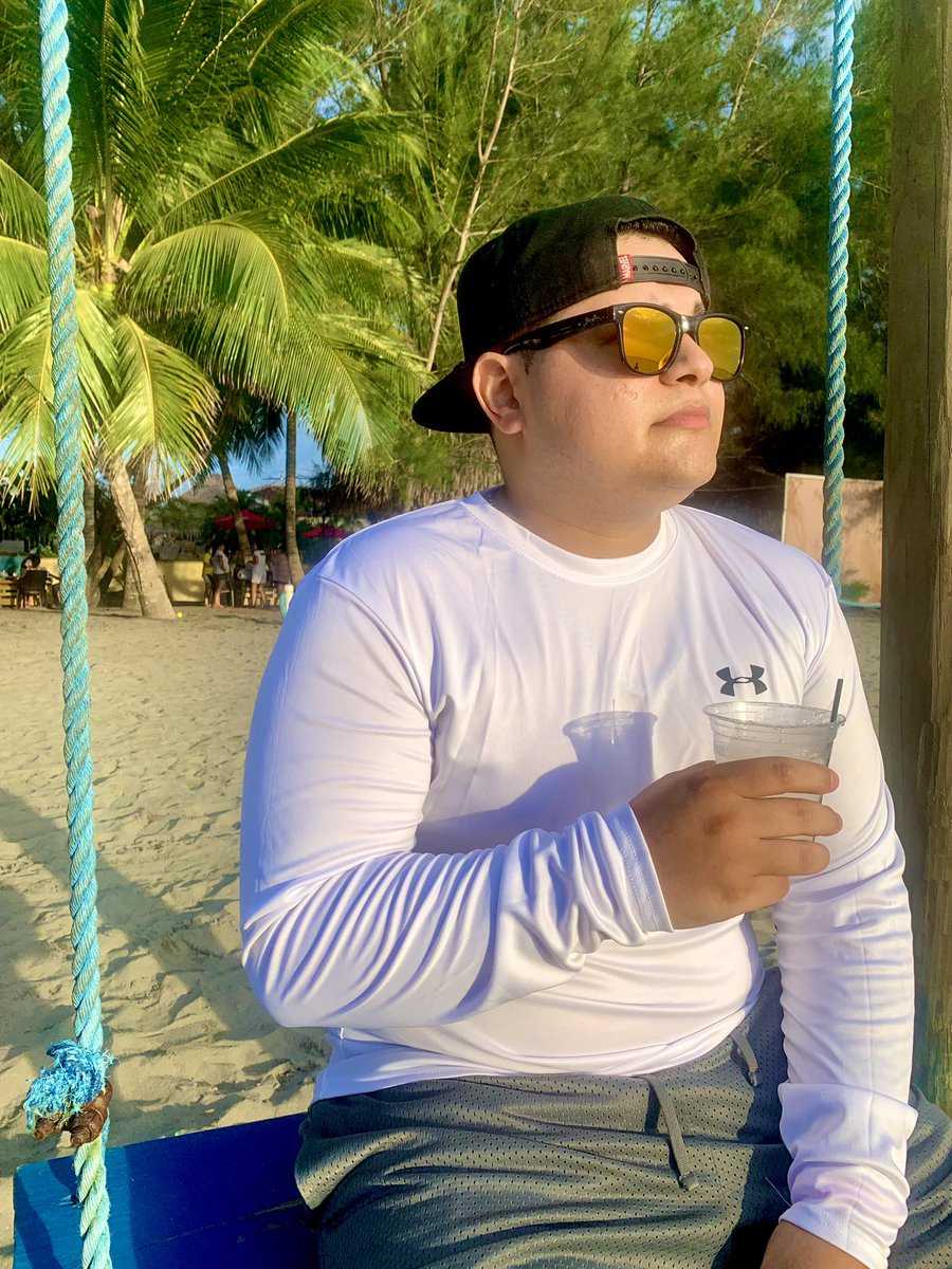 AdrianFloreshn's tweet photo. Amistades falsos, yo no quiero nada de eso, Amigos reales, sí dame más de eso, tengo un par de sucias que me dan un par de besos, pero solamente están detrás de un par de pesos 🎶
#EXAHonduras #EXAFM #EXAGERA2 #DJ #LiveMix #DISCOTEXA #Music #PonteEXA #WorkHost #WorkDJ #AF https://t.co/oFiwNHpcUx