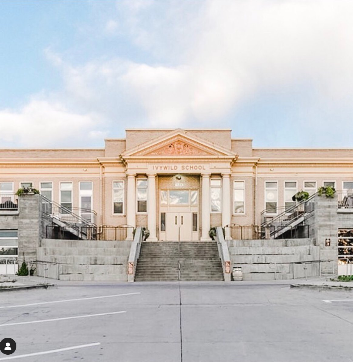 Embedded in the heart and soul of the bustling Ivywild School since it opened, we are a local eatery with a focus on straight-up comfort food.