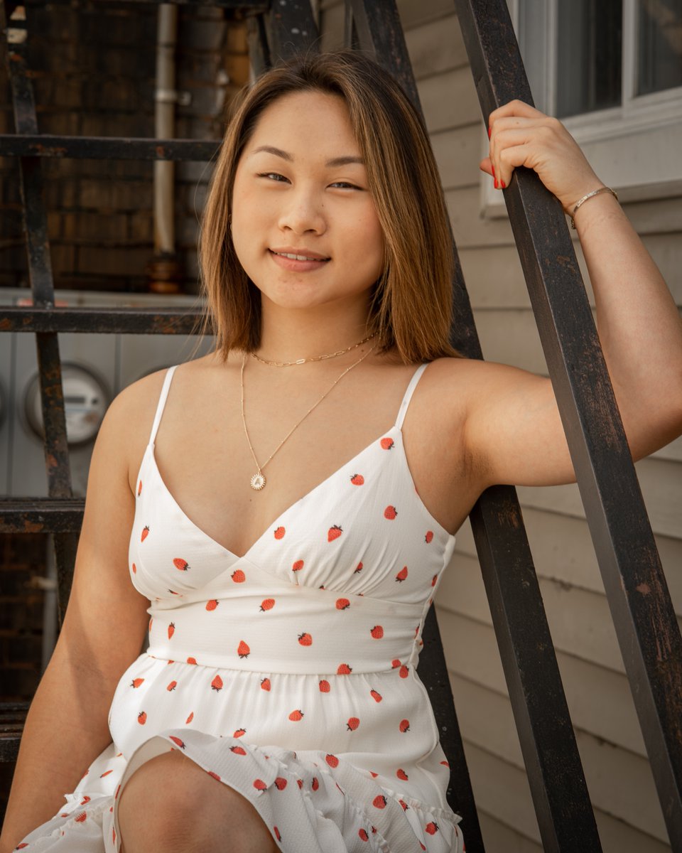 learystudio's tweet photo. Sneak Peek of Hickory High School Class of 2022 Senior Alayna Reynolds. https://t.co/UIyhYrc622