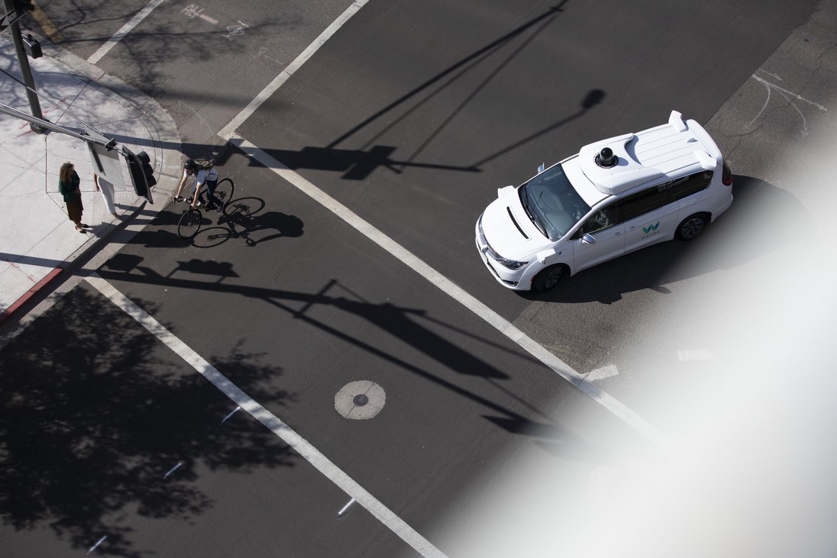 WaymoCommunity's tweet photo. .@Waymo's #AutonomousDrivingTechnology was built with cyclists in mind. Learn how #AVs share the road with cyclists: https://t.co/Q8O3Zi3aQT https://t.co/rR5bVIYUsI