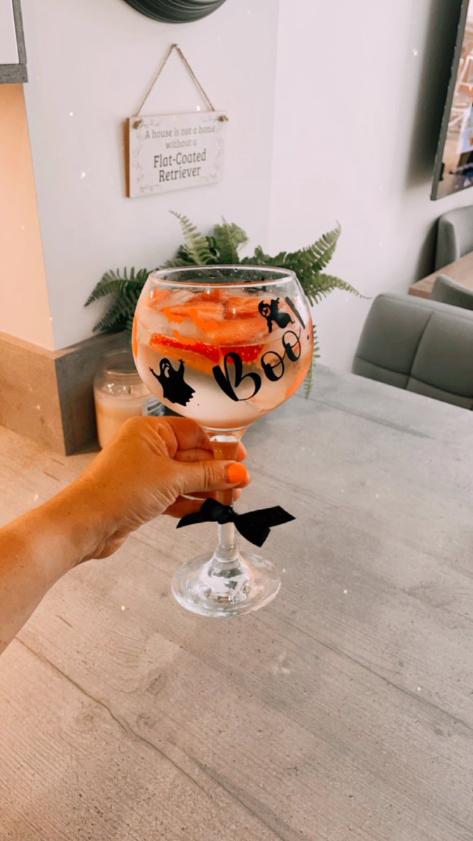 I’m in love with my new creation 🎃👻
New Halloween gin glasses will be sooooon 🧡🎃👻 #halloween2021 #Halloween #halloweendaily #ginglasses 🎃