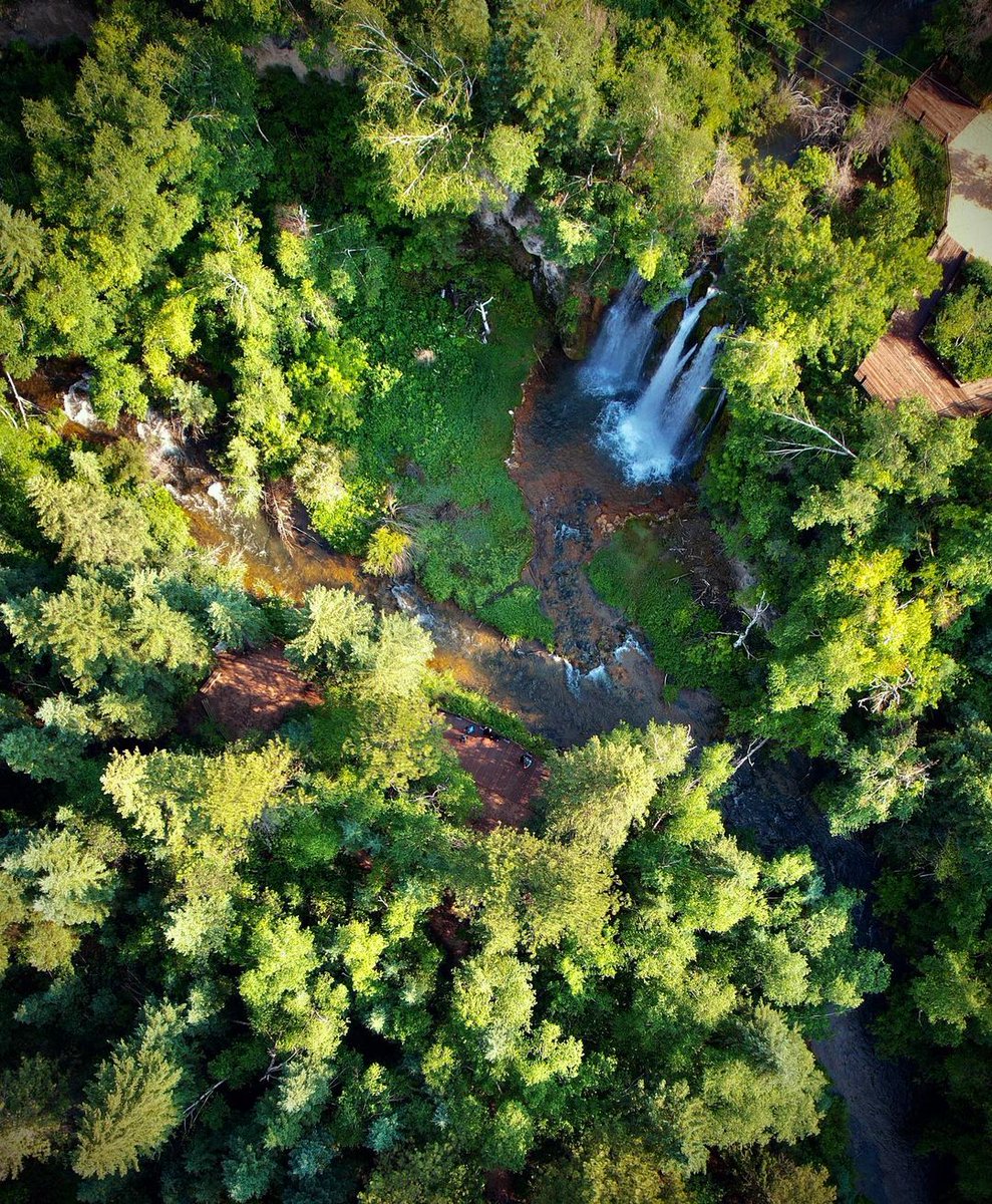 🌲Aerial view of Spearfish Falls in the Spearfish Canyon Scenic Byway!
🌲Spearfish Falls is 1 of 3 waterfalls in the Canyon. Visit our website to learn how to find them all! visitspearfish.com/things-to-do/s…
-
#discoverblackhills #hifromsd #dontgochasingwaterfalls #waterfalls
