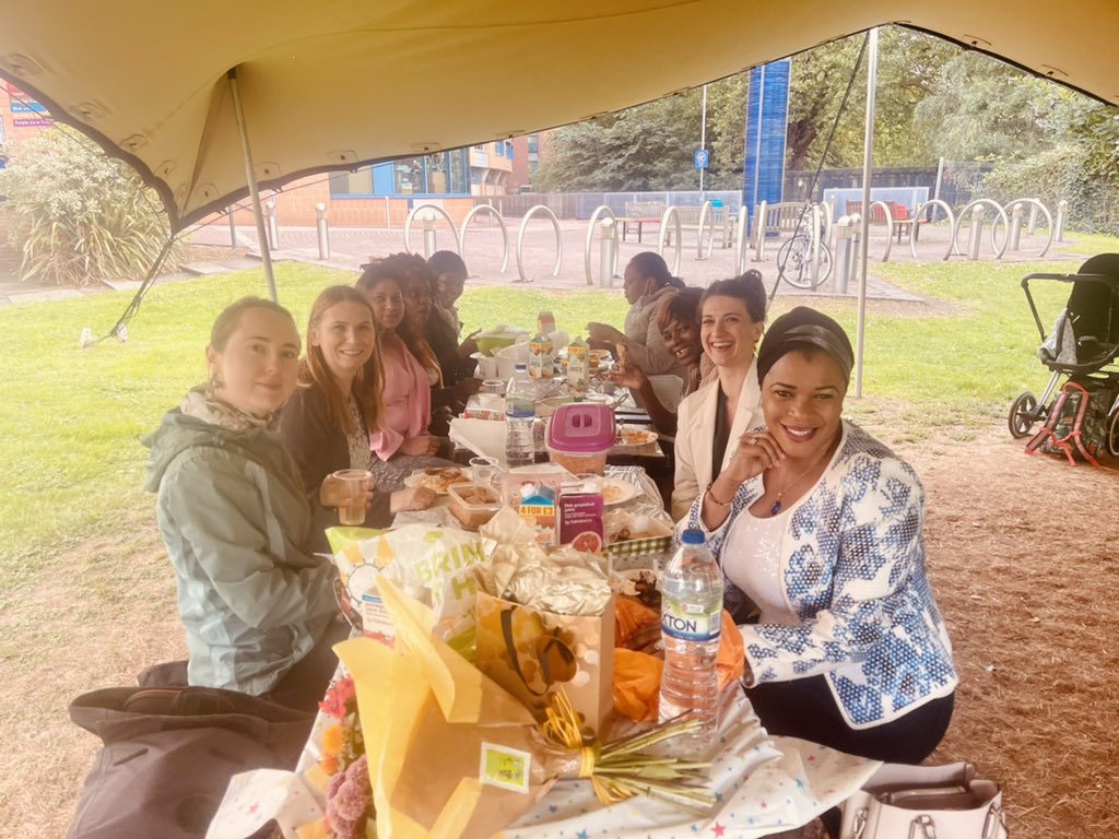 csmony's tweet photo. A fond farewell to our amazing Collegue and team leader #Hellen , We at #lewisham #perinatalteam will be terribly missing you, best wishes in your new job.Thanks for your lovely gifts to us all 💕#perinatalfamily @kylamelody @HallSuzyj @rcpsychPeri https://t.co/e1eQYj4Jfg
