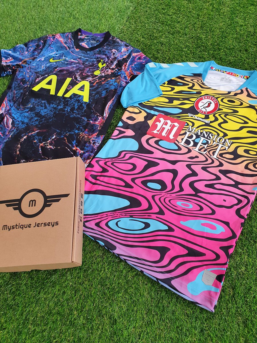 BhaHarvey's tweet photo. Giveaway Time 👋

To win a mystery football shirt box, from @MystiqueJerseys, simply

🔄 Retweet this post 
✅ Follow @MystiqueJerseys and @BhaHarvey

Winner announced by the end of the week 👀🎁
https://t.co/3uQUJWJ5nd