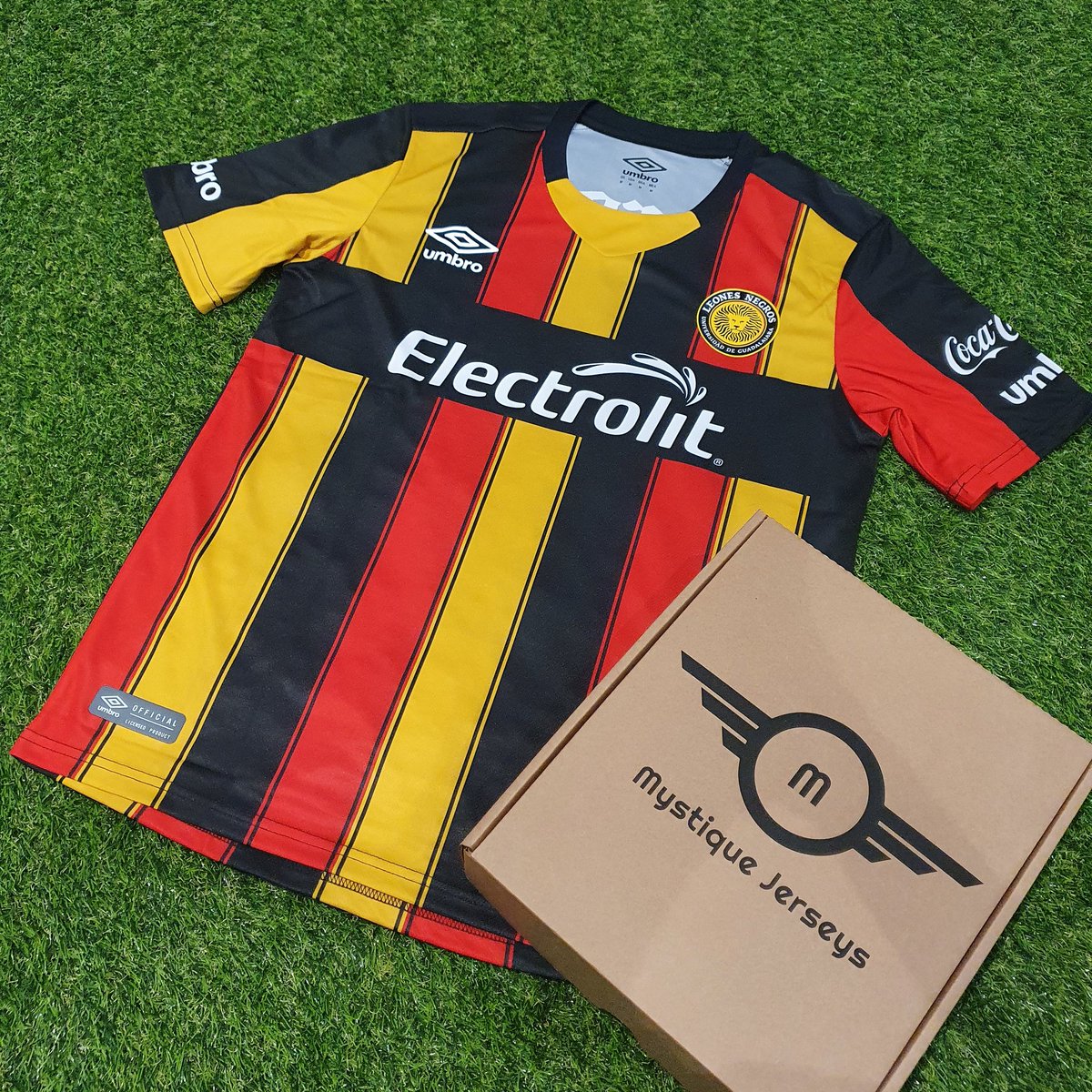 BhaHarvey's tweet photo. Giveaway Time 👋

To win a mystery football shirt box, from @MystiqueJerseys, simply

🔄 Retweet this post 
✅ Follow @MystiqueJerseys and @BhaHarvey

Winner announced by the end of the week 👀🎁
https://t.co/3uQUJWJ5nd