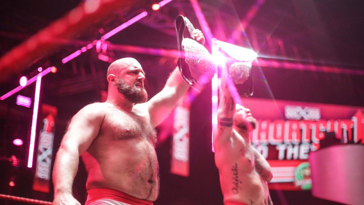Wow! Was für ein Match und was für ein emotionaler Moment für die Arrows of Hungary! Sie haben es endlich geschafft! #AndNew wXw World Tag Team Champions: <a href="/IcarusAaron/">𝕴𝖈𝖆𝖗𝖚𝖘 (Áron Kiss)</a> &amp; <a href="/WrestlerDover/">TheHardcoreHungarian</a>.

#wXwSTTT #wXwNOW

📸 <a href="/_janice_janice_/">Janice Mersiovsky</a>
