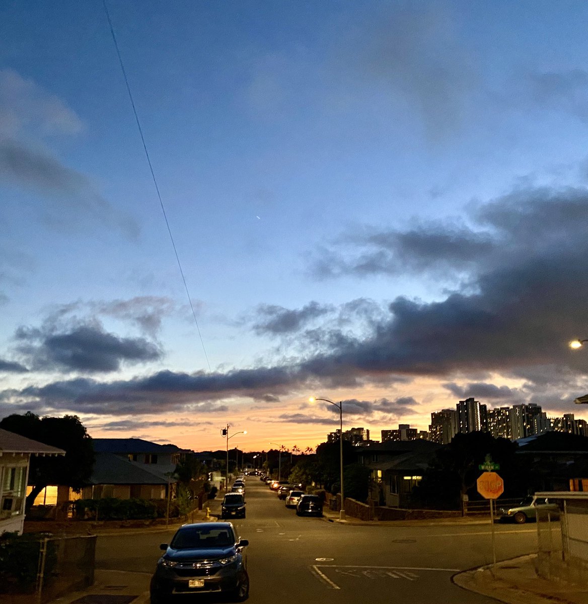 spbloghawaii's tweet photo. Just a little moody sky action from last night in Kapahulu. TGIF!! Happy Aloha Friday!! #honolululife #stylepreservation #hawaiiblogger #sky #hawaii #oahu https://t.co/eSql2bzHLX